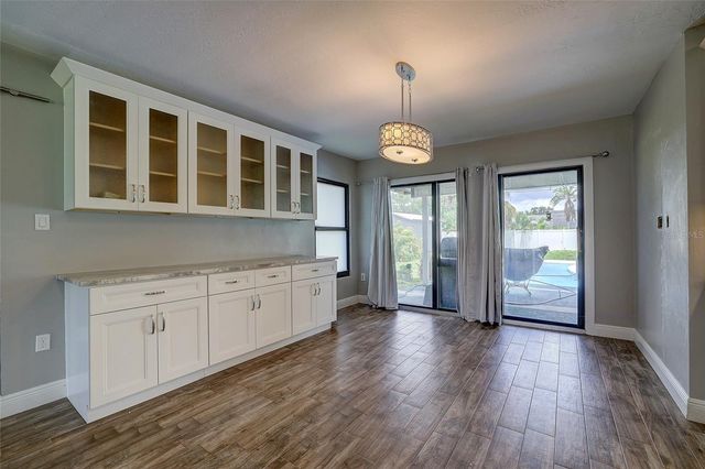 323 SUWANEE AVENUE, Sarasota, FL 34243