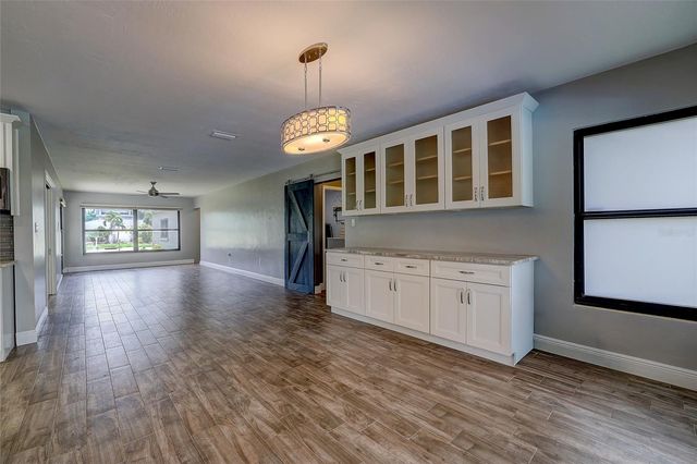 323 SUWANEE AVENUE, Sarasota, FL 34243