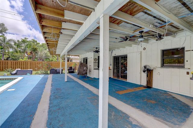 323 SUWANEE AVENUE, Sarasota, FL 34243