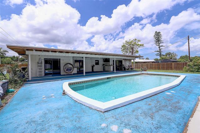 323 SUWANEE AVENUE, Sarasota, FL 34243