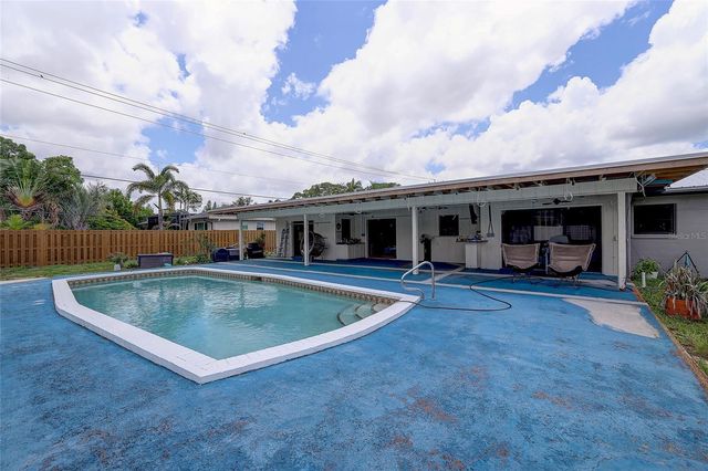 323 SUWANEE AVENUE, Sarasota, FL 34243