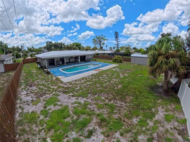 323 SUWANEE AVENUE, Sarasota, FL 34243