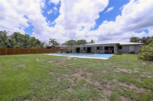 323 SUWANEE AVENUE, Sarasota, FL 34243