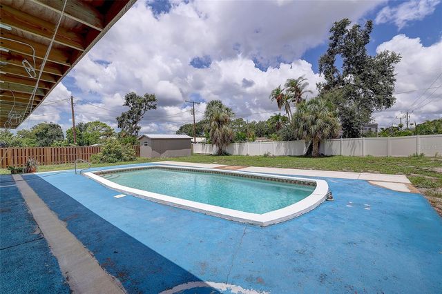 323 SUWANEE AVENUE, Sarasota, FL 34243