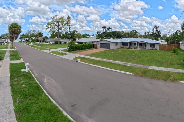 323 SUWANEE AVENUE, Sarasota, FL 34243