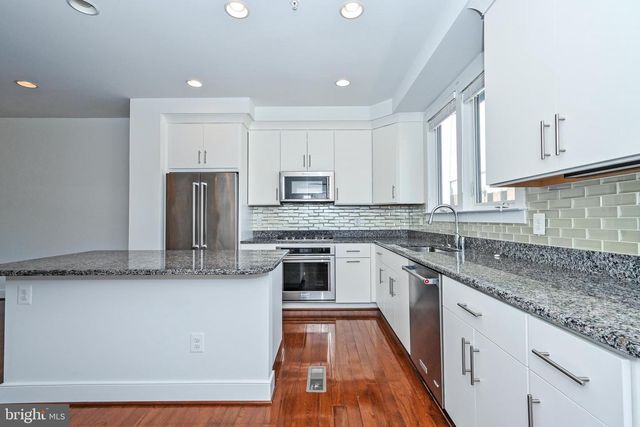 8337 LOOKING GLASS WAY, Fairfax, VA 22031