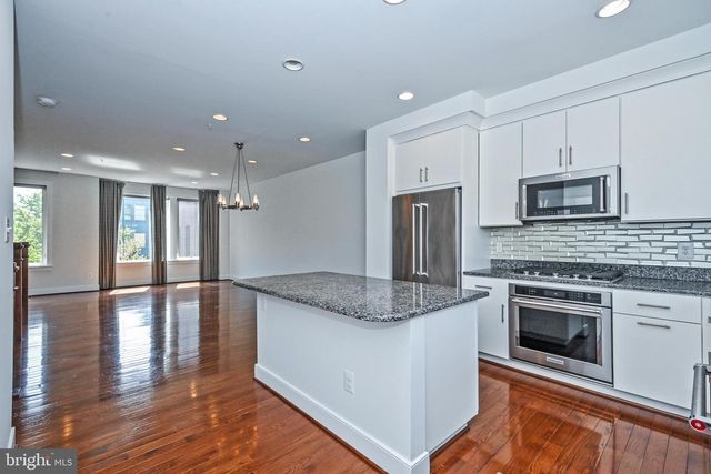 8337 LOOKING GLASS WAY, Fairfax, VA 22031