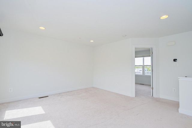 8337 LOOKING GLASS WAY, Fairfax, VA 22031