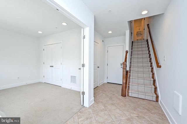8337 LOOKING GLASS WAY, Fairfax, VA 22031