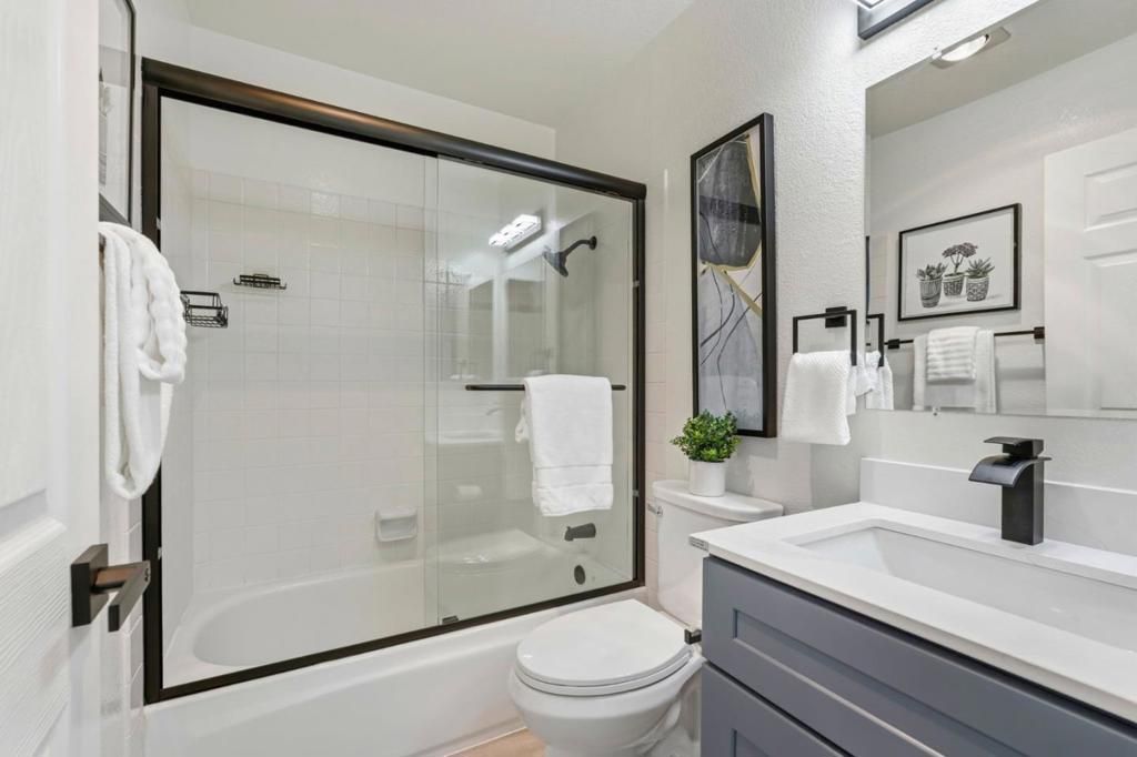 Image 17 of property listing at 3 Arete Court, Hercules, CA 94547