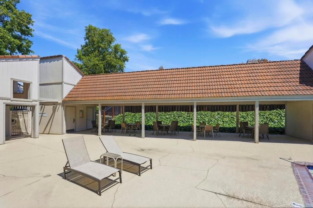 Image 25 of property listing at 3 Arete Court, Hercules, CA 94547