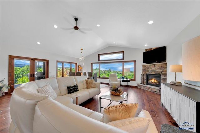 420 BELLEVIEW CT, Spearfish, SD 57783
