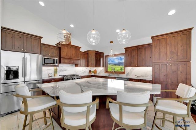 420 BELLEVIEW CT, Spearfish, SD 57783