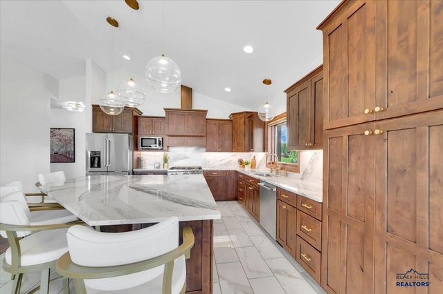 420 BELLEVIEW CT, Spearfish, SD 57783
