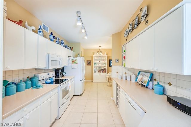 8085 Celeste DR 811, Naples, FL 34113