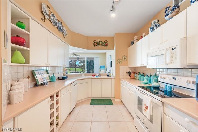 8085 Celeste DR 811, Naples, FL 34113