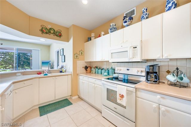 8085 Celeste DR 811, Naples, FL 34113