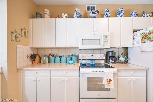 8085 Celeste DR 811, Naples, FL 34113