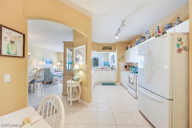 8085 Celeste DR 811, Naples, FL 34113