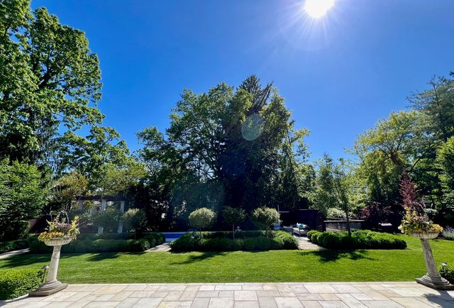 528 Roslyn Road, Kenilworth, IL 60043