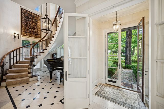 528 Roslyn Road, Kenilworth, IL 60043