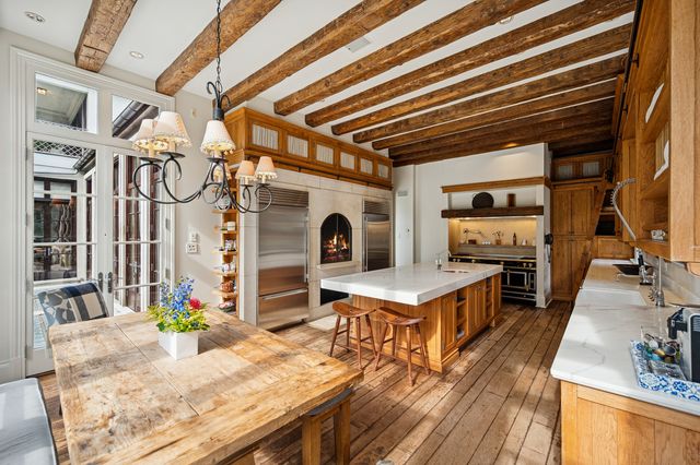 528 Roslyn Road, Kenilworth, IL 60043