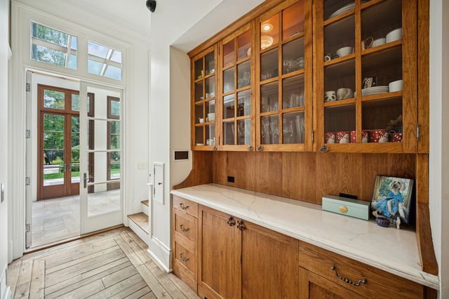 528 Roslyn Road, Kenilworth, IL 60043