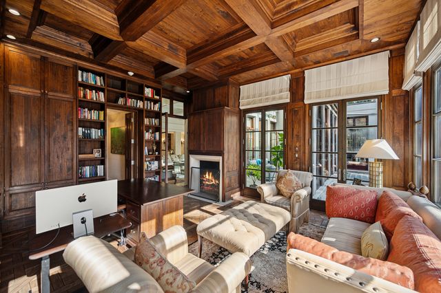 528 Roslyn Road, Kenilworth, IL 60043