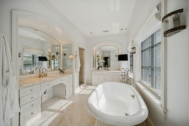 528 Roslyn Road, Kenilworth, IL 60043