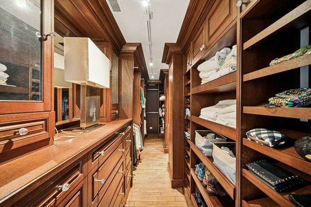 528 Roslyn Road, Kenilworth, IL 60043