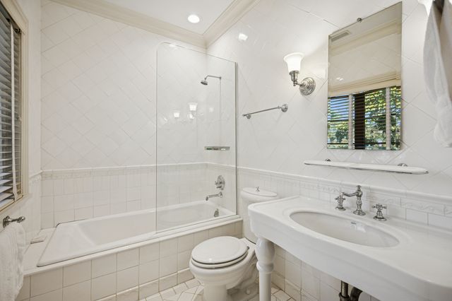 528 Roslyn Road, Kenilworth, IL 60043