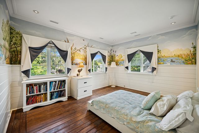 528 Roslyn Road, Kenilworth, IL 60043