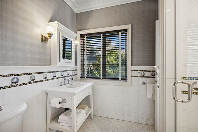 528 Roslyn Road, Kenilworth, IL 60043