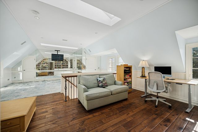 528 Roslyn Road, Kenilworth, IL 60043