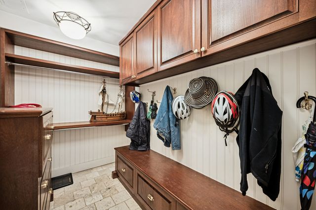 528 Roslyn Road, Kenilworth, IL 60043