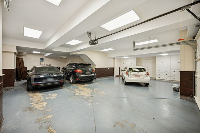 528 Roslyn Road, Kenilworth, IL 60043