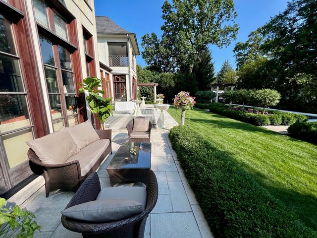 528 Roslyn Road, Kenilworth, IL 60043