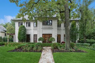 528 Roslyn Road, Kenilworth, IL 60043