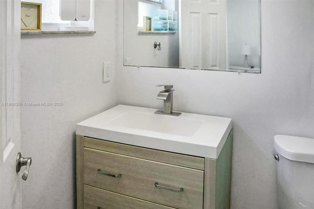 9400 NW 13th St, Pembroke Pines, FL 33024