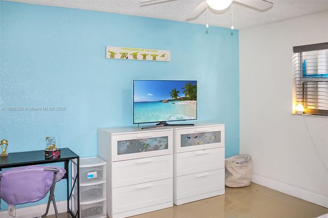9400 NW 13th St, Pembroke Pines, FL 33024