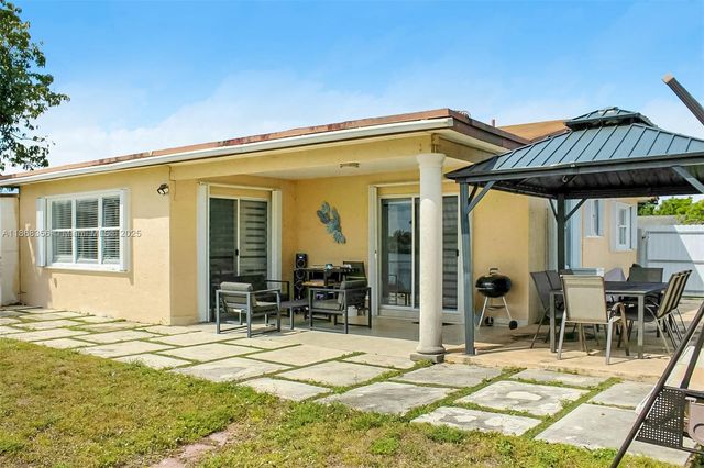 9400 NW 13th St, Pembroke Pines, FL 33024