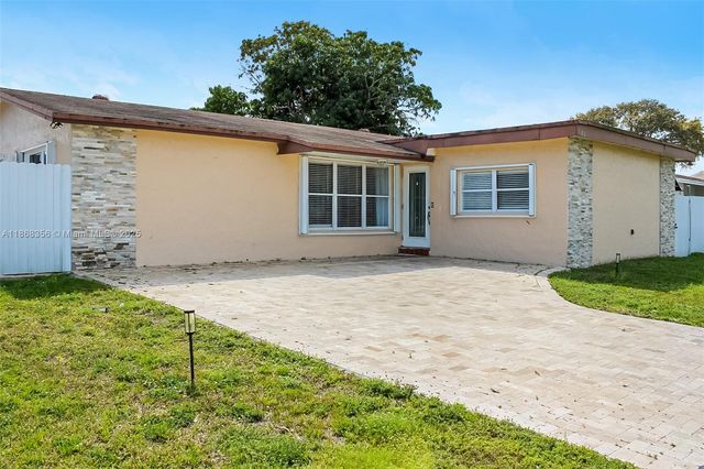 9400 NW 13th St, Pembroke Pines, FL 33024