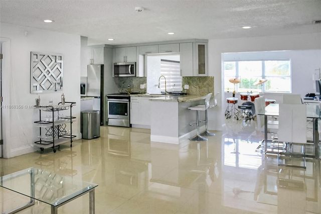 9400 NW 13th St, Pembroke Pines, FL 33024