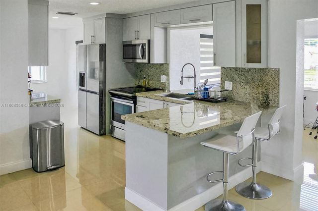 9400 NW 13th St, Pembroke Pines, FL 33024