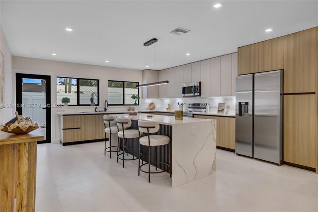 5718 NE 15th Ave, Fort Lauderdale, FL 33334