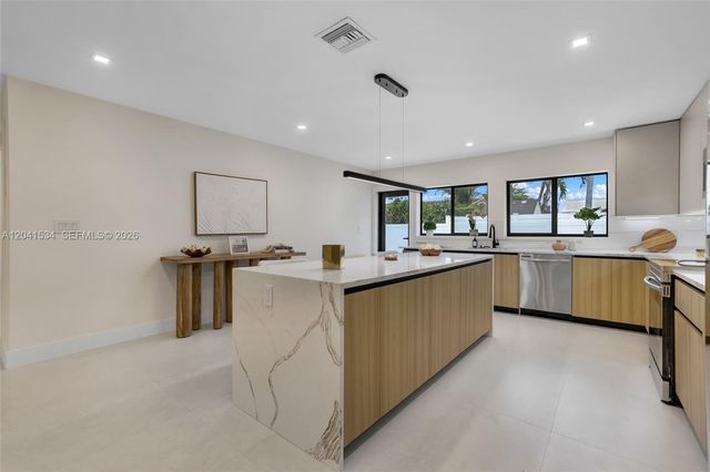5718 NE 15th Ave, Fort Lauderdale, FL 33334
