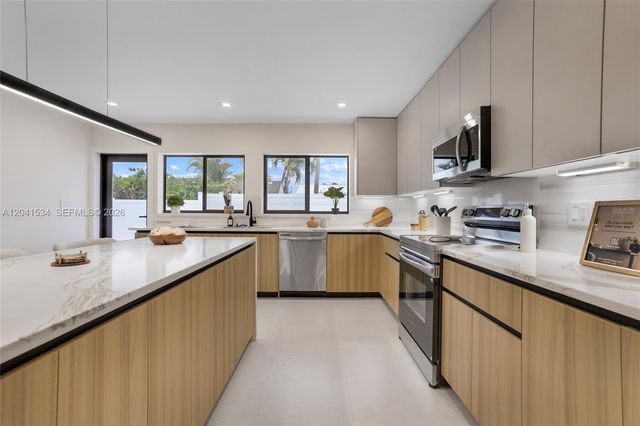 5718 NE 15th Ave, Fort Lauderdale, FL 33334