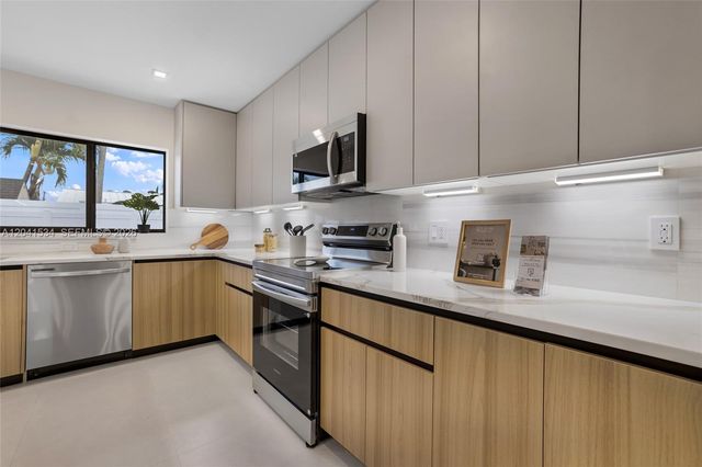 5718 NE 15th Ave, Fort Lauderdale, FL 33334