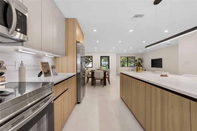 5718 NE 15th Ave, Fort Lauderdale, FL 33334