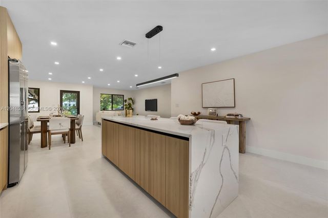 5718 NE 15th Ave, Fort Lauderdale, FL 33334